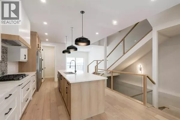 Calgary, AB T3E2Y5,2812 35 Street SW