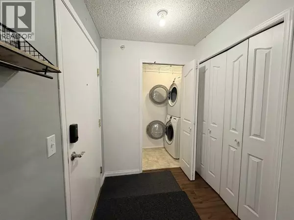 Calgary, AB T2Y4J3,#418, 4000 Somervale Court SW