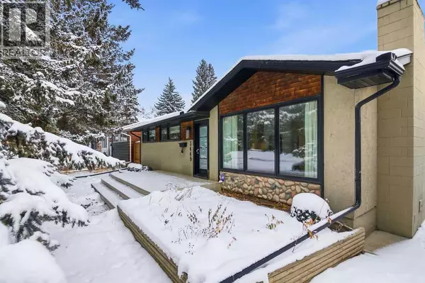 Calgary, AB T3E5X3,3449 Lane Crescent SW