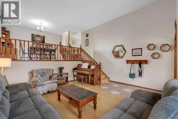 Calgary, AB T3G1W5,244 Ranchridge Court NW