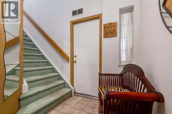 Calgary, AB T3H3E6,809, 1997 Sirocco Drive SW