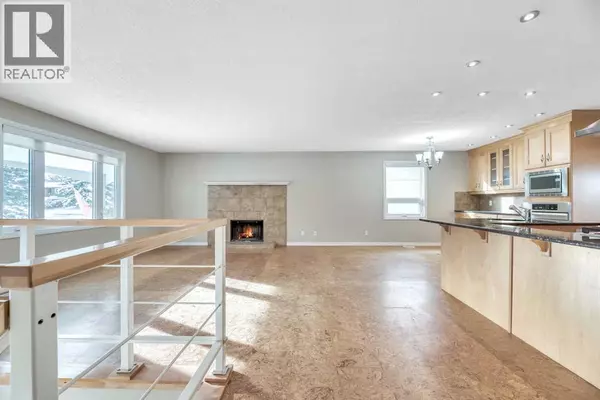 Calgary, AB T2J5T3,124 Deercrest Close SE