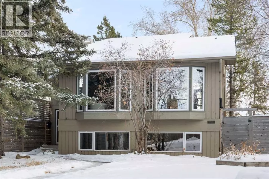 211 Coach Side Road SW, Calgary, AB T3H1L6