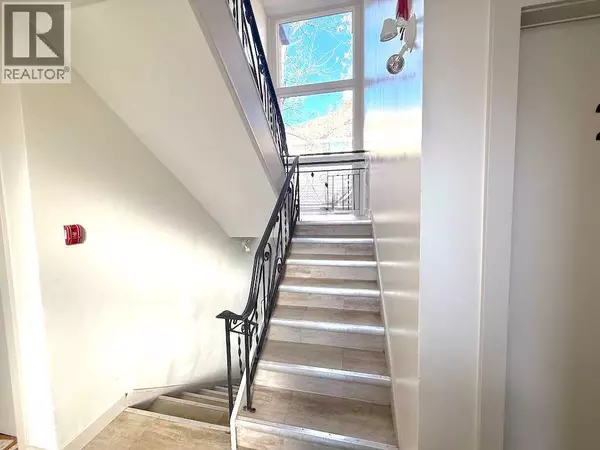 Calgary, AB T2Y3E5,1821 17 Street SW