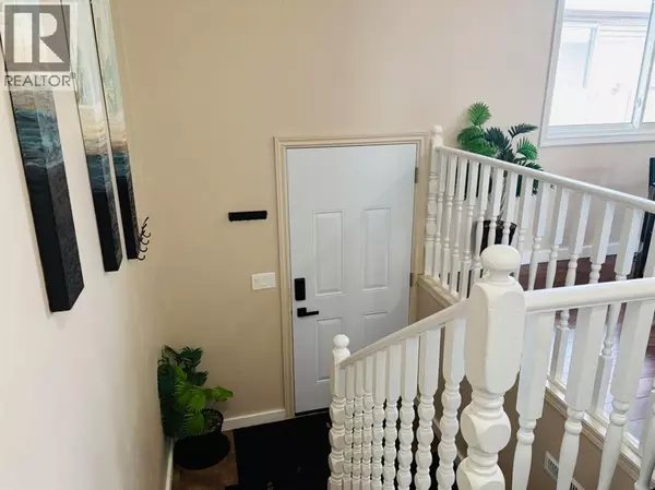 Calgary, AB T2A5E7,3, 1412 43 Street SE