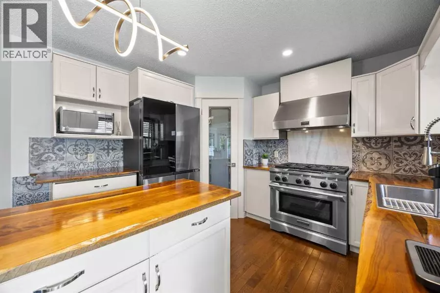 73 Riverview Close SE, Calgary, AB T2C4C5