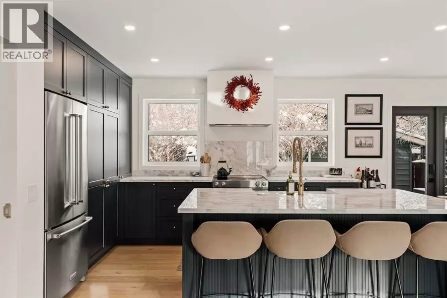 212 Vantage Place NW, Calgary, AB T3A1X9