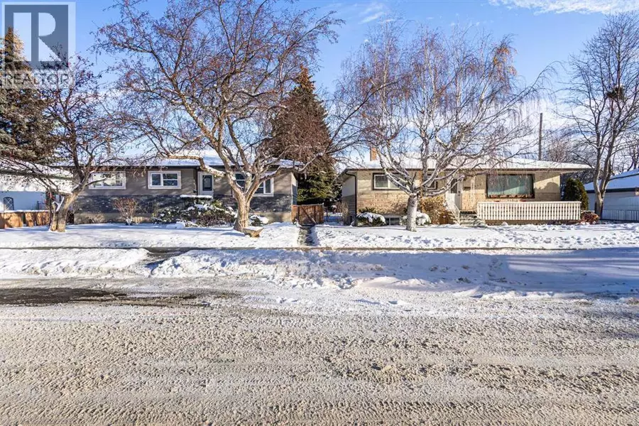 2812 24 Street NW, Calgary, AB T2M3Z3