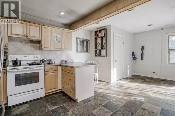 Calgary, AB T2E5J5,1468 Renfrew Drive NE