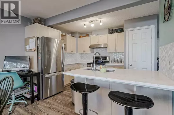 Airdrie, AB T4B2Z1,7, 102 Canoe Square SW