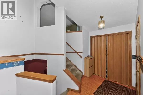 Calgary, AB T2Y3H1,43 Somercrest Circle SW