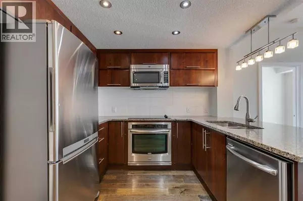 Calgary, AB T2N4J3,707, 1110 3 Avenue NW