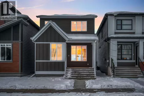 94 Royston Park NW, Calgary, AB T3L0M4