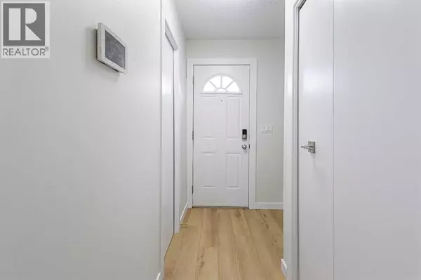 Calgary, AB T1Y5E3,24, 64 Whitnel Court NE