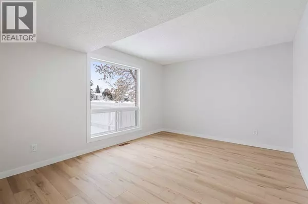 Calgary, AB T1Y5E3,24, 64 Whitnel Court NE