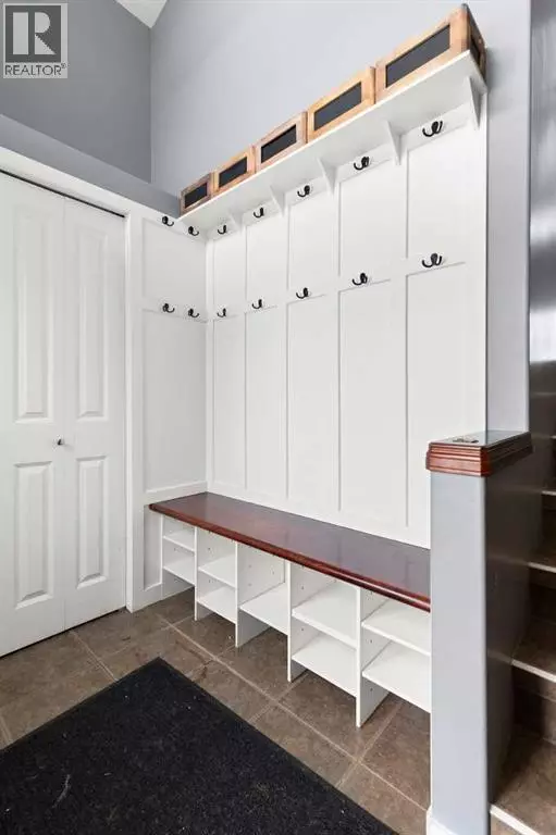 Medicine Hat, AB T1B0H1,365 Somerset Row SE