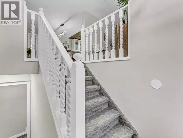 Redcliff, AB T0J2P0,928 4 Street SE