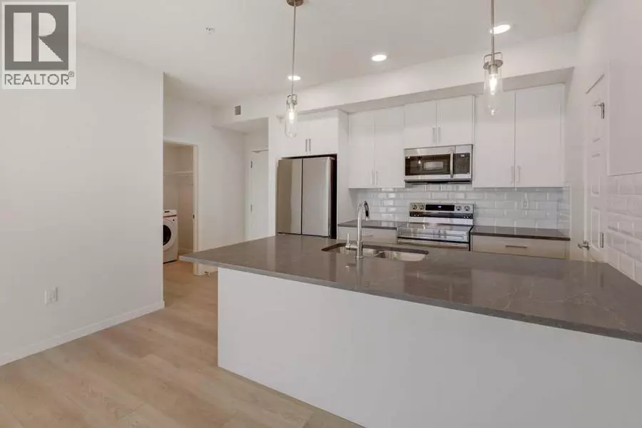 124, 245 Edith Place NW, Calgary, AB T3R2C9