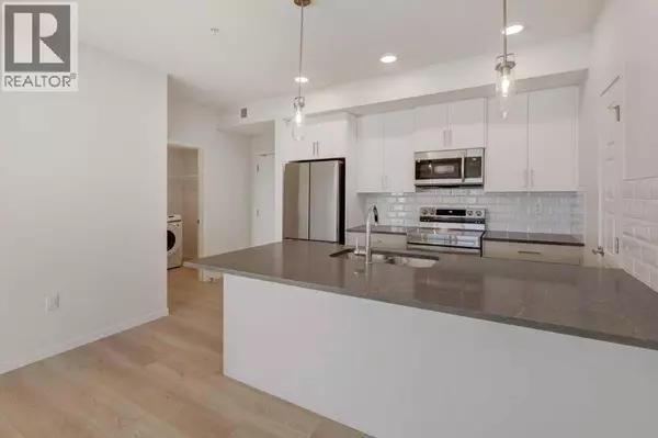 124, 245 Edith Place NW, Calgary, AB T3R2C9