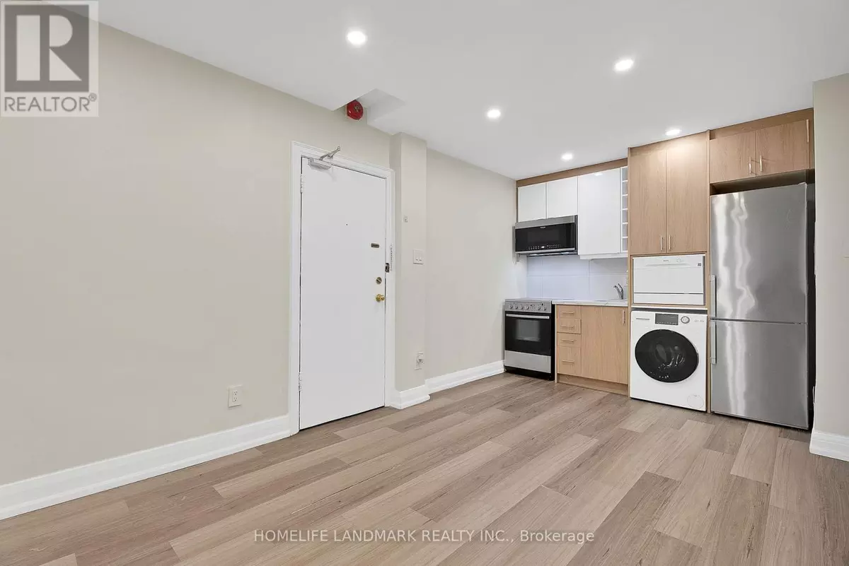 Toronto (forest Hill South), ON M5P2W4,448 Spadina RD #407