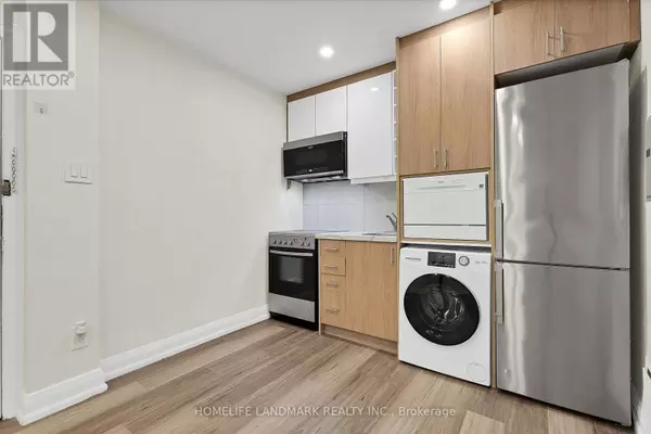 Toronto (forest Hill South), ON M5P2W4,448 Spadina RD #407