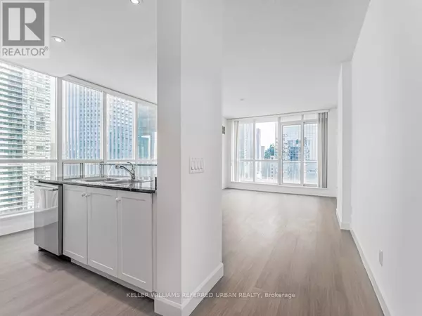 Toronto (waterfront Communities), ON M5J2Y2,8 York ST #3202