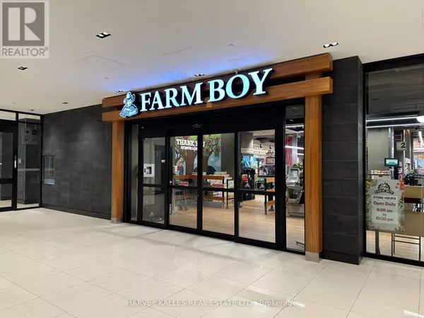 Toronto (rosedale-moore Park), ON M4T1M5,79 St Clair AVE East #109