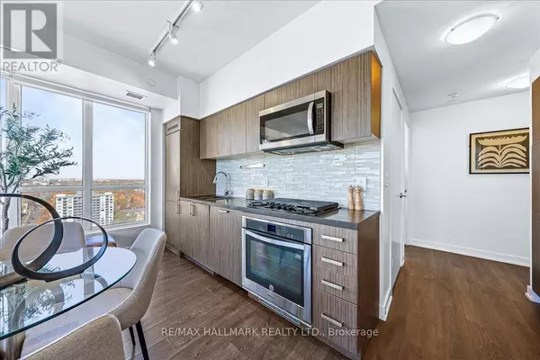 Toronto (casa Loma), ON M5P0A2,501 St Clair AVE West #1811