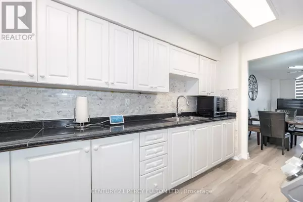 Toronto (victoria Village), ON M4A2S2,25 Sunrise AVE #1404