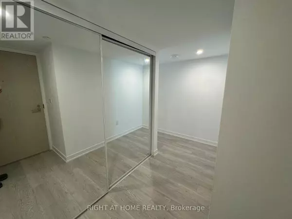 Toronto (lawrence Park South), ON M4N0B4,3 Strathgowan AVE #323