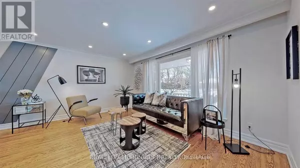 Toronto (don Valley Village), ON M2J3K4,17 Baroness CRES #Upper