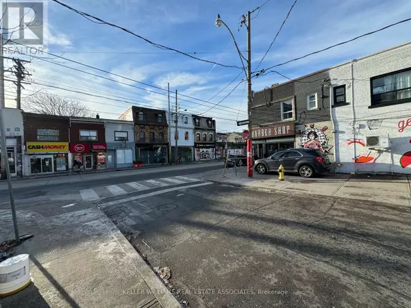 Toronto (trinity-bellwoods), ON M6J1E4,6 Markham ST #(rear)