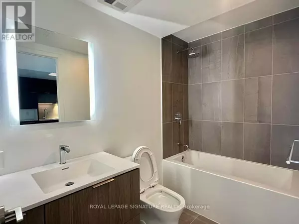 Toronto (oakwood Village), ON M6C0A5,185 Alberta AVE #411