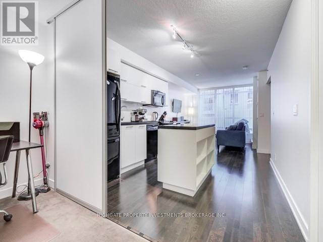 Toronto (waterfront Communities), ON M5V1T8,21 Nelson ST #212