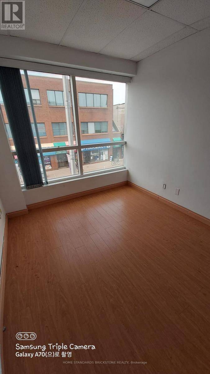 Toronto (palmerston-little Italy), ON M6G1L5,719 Bloor ST West #202