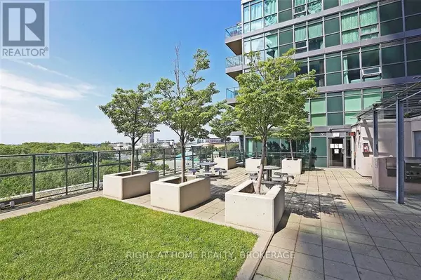 Toronto (niagara), ON M5V1B2,231 Fort York BLVD #1202