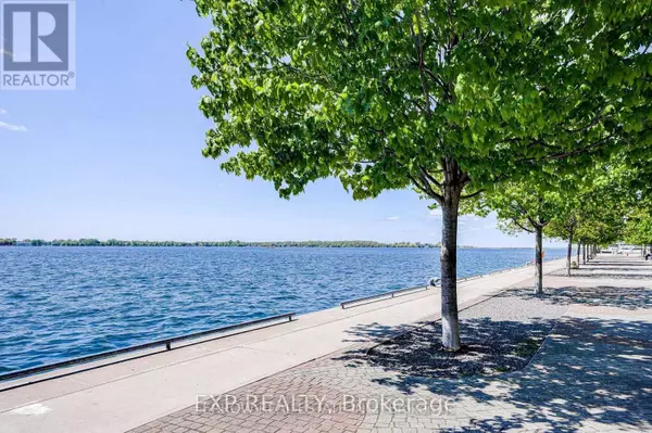 Toronto (waterfront Communities), ON M5E0A5,39 Queens Quay East #101