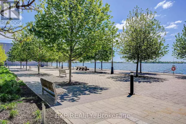 Toronto (waterfront Communities), ON M5E0A5,39 Queens Quay East #101