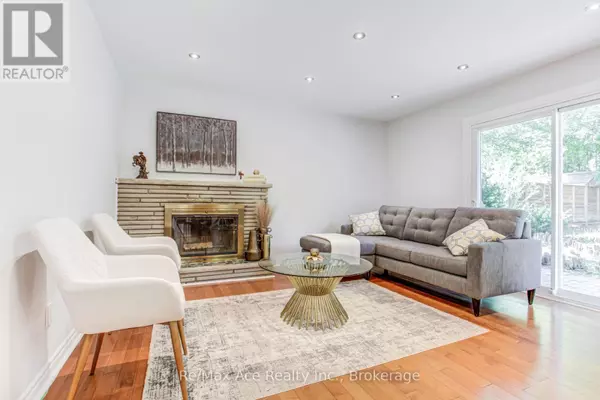 Toronto (newtonbrook East), ON M2M2W9,18 ARRAN CRESCENT