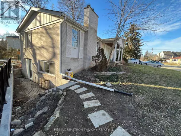 Toronto (newtonbrook East), ON M2M2N8,199 Newton DR #BSMT