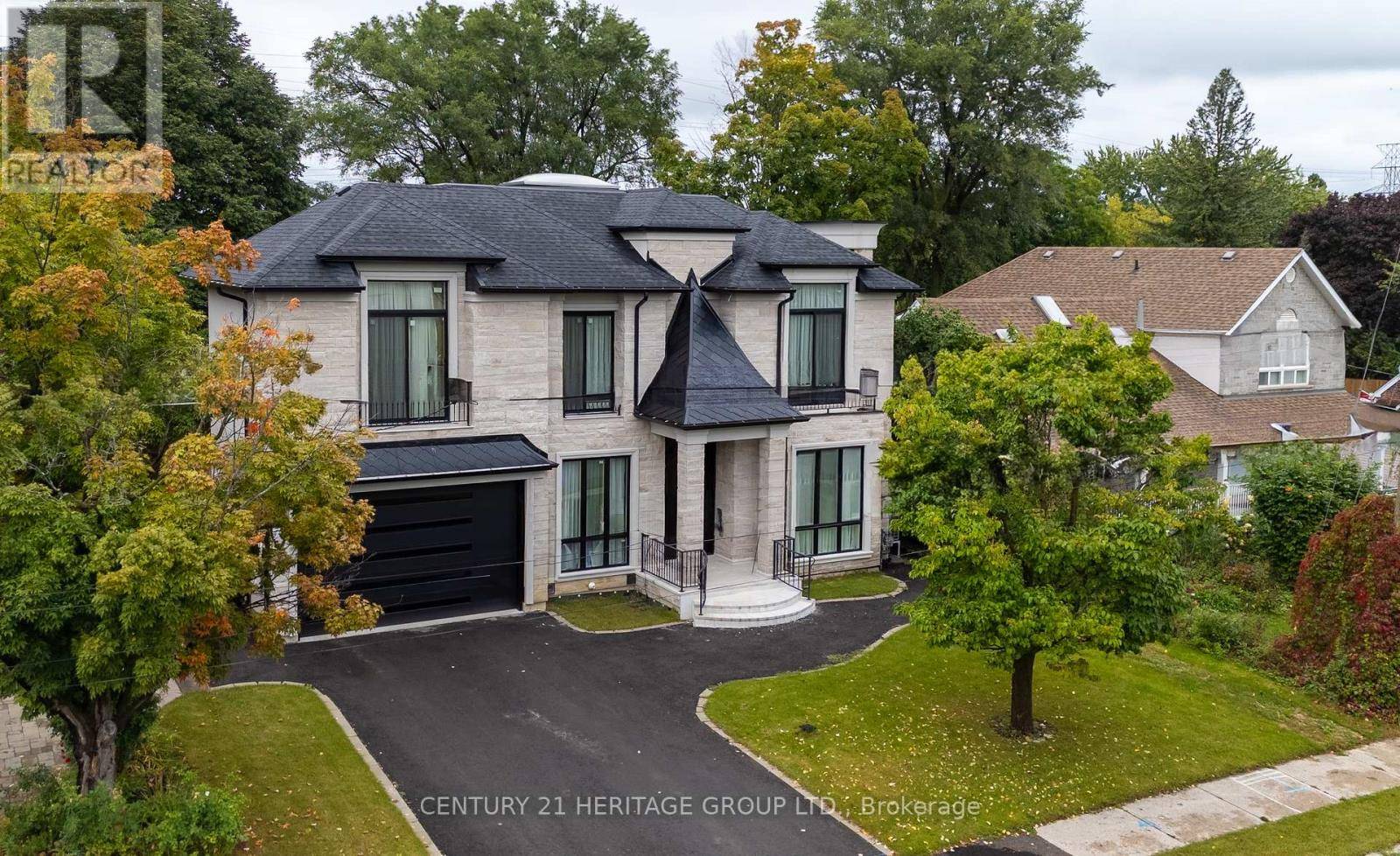 Toronto (newtonbrook West), ON M2R2E2,32 DEVONDALE AVENUE