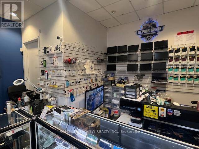 Toronto (kensington-chinatown), ON M5T3B3,222 Spadina AVE #102B