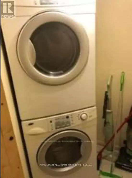 Toronto (bay Street Corridor), ON M5G2J9,717 Bay ST #1002