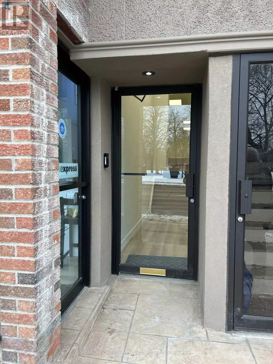 Toronto (palmerston-little Italy), ON M6G1L6,741A BLOOR STREET W