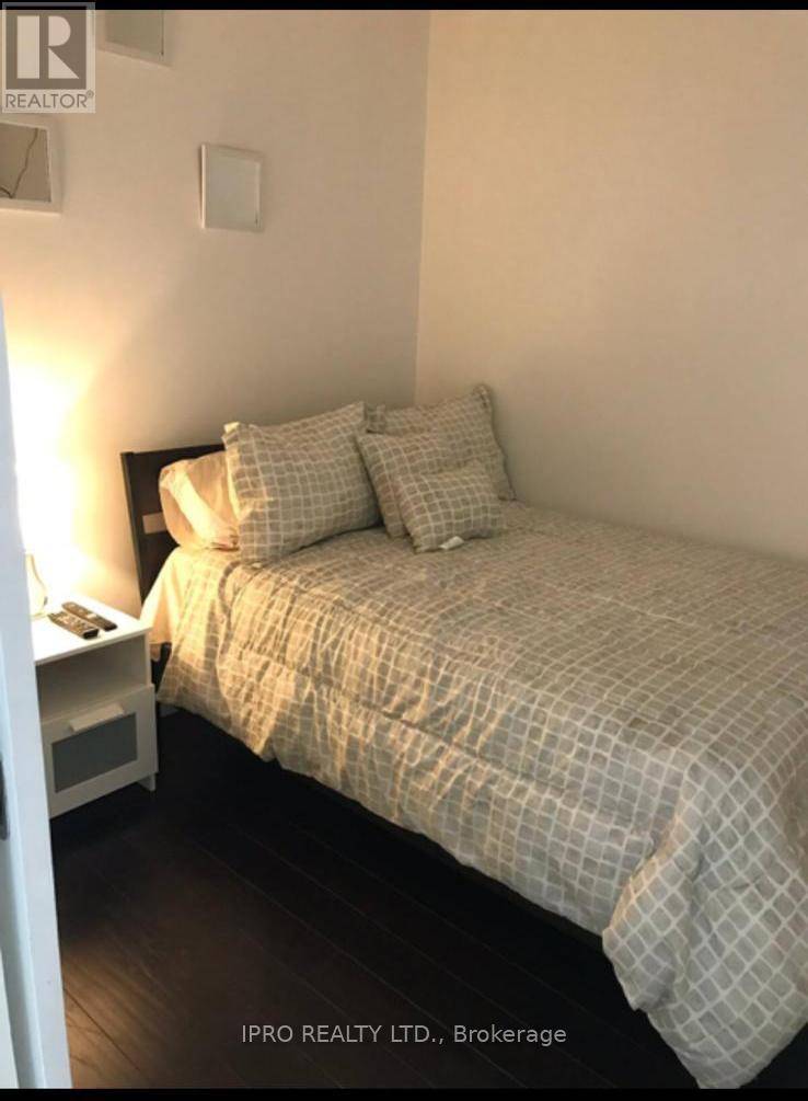 Toronto (waterfront Communities), ON M5J1B5,208 Queens Quay ST West #312
