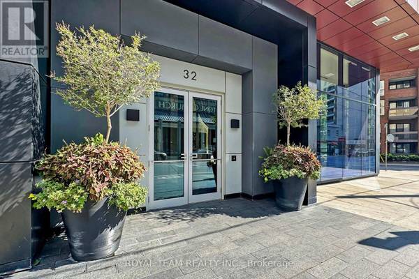 Toronto (annex), ON M5R0B5,32 Davenport RD #1403