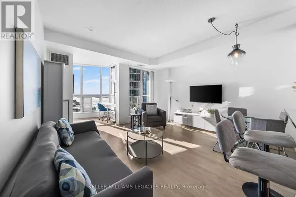 Toronto (waterfront Communities), ON M5J2Y2,8 York ST #2210