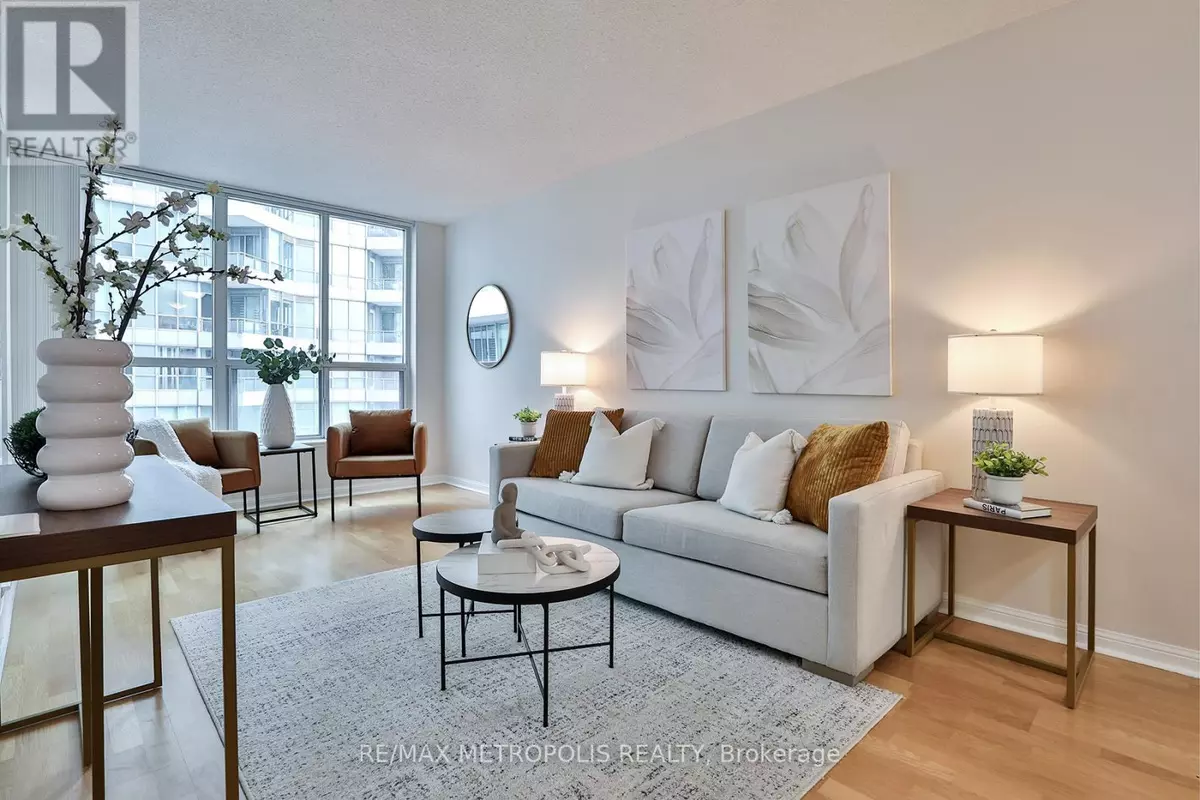 Toronto (waterfront Communities), ON M5J2Y7,230 Queens Quay West #820