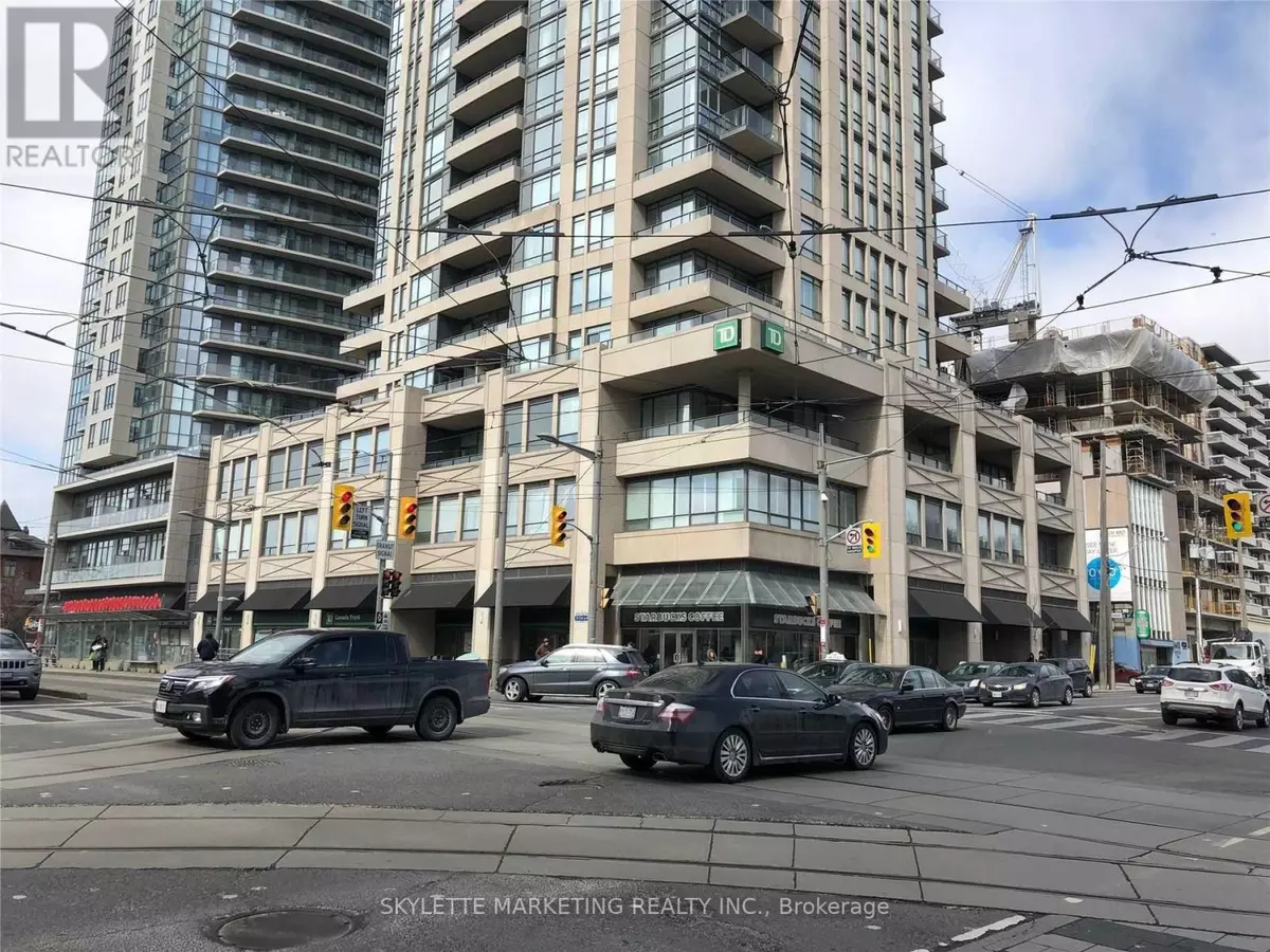 Toronto (casa Loma), ON M5P0A2,501 St. Clair AVE West #306