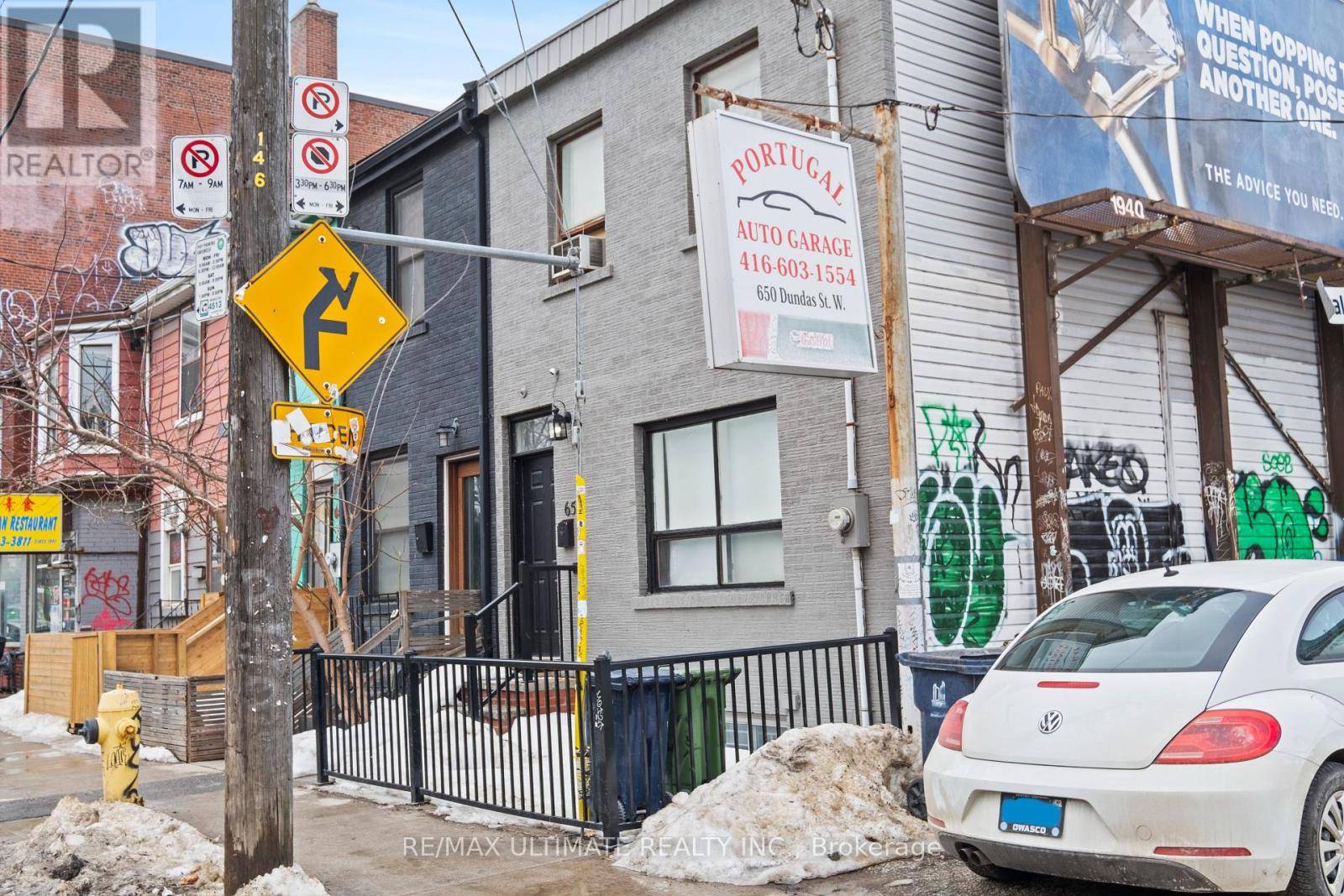Toronto (kensington-chinatown), ON M5T1H9,658 DUNDAS STREET W